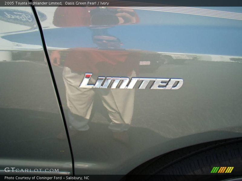 Oasis Green Pearl / Ivory 2005 Toyota Highlander Limited
