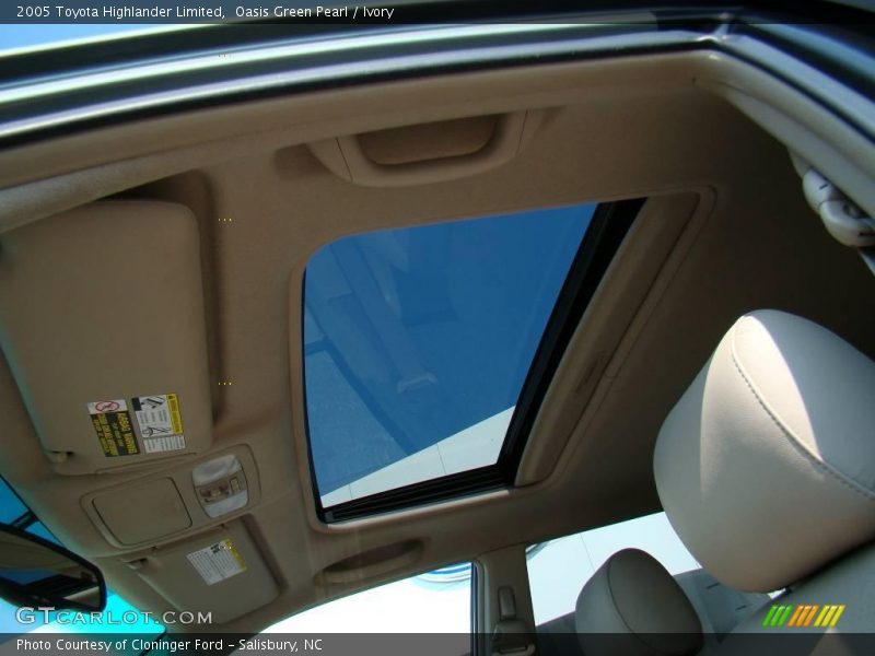 Oasis Green Pearl / Ivory 2005 Toyota Highlander Limited