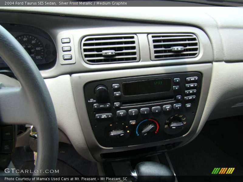 Silver Frost Metallic / Medium Graphite 2004 Ford Taurus SES Sedan