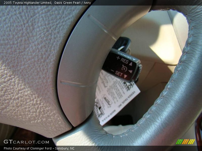 Oasis Green Pearl / Ivory 2005 Toyota Highlander Limited