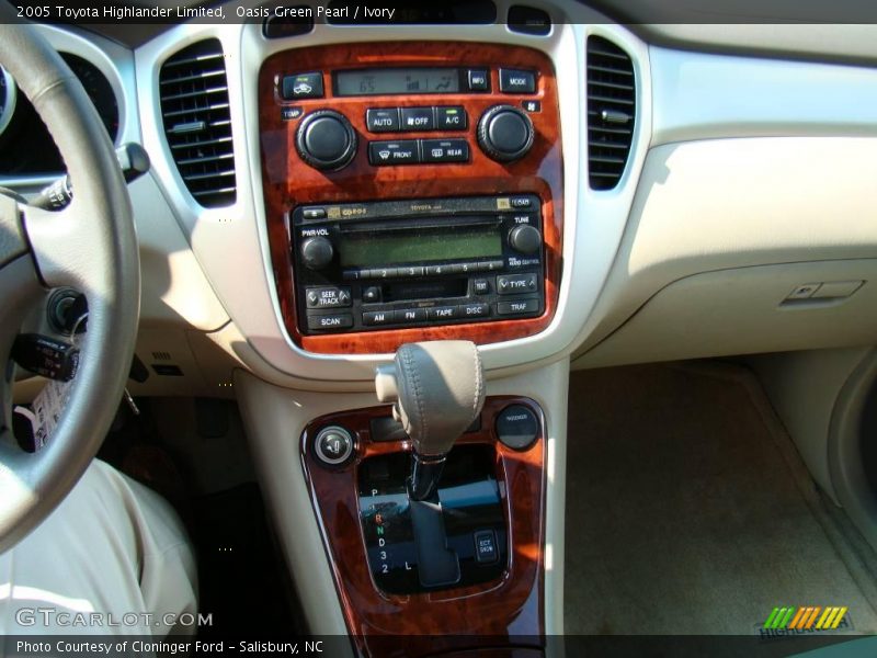Oasis Green Pearl / Ivory 2005 Toyota Highlander Limited