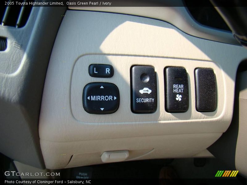 Oasis Green Pearl / Ivory 2005 Toyota Highlander Limited