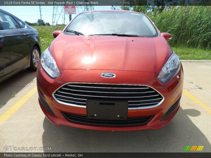 Hot Pepper Red / Charcoal Black 2018 Ford Fiesta SE Sedan