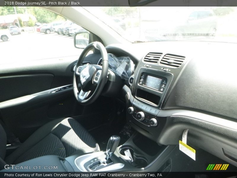 Pitch Black / Black 2018 Dodge Journey SE