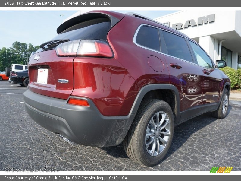 Velvet Red Pearl / Black 2019 Jeep Cherokee Latitude Plus
