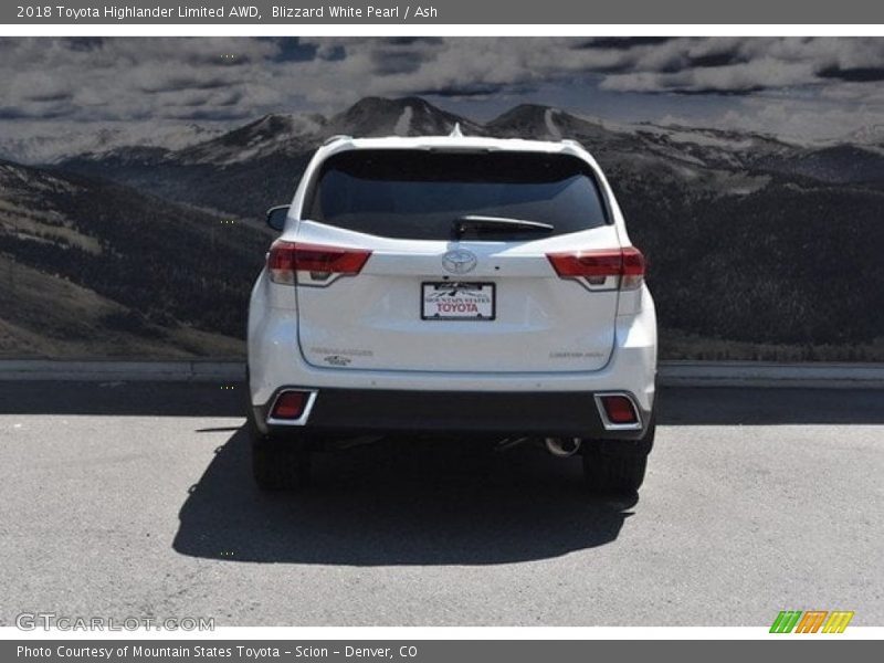 Blizzard White Pearl / Ash 2018 Toyota Highlander Limited AWD