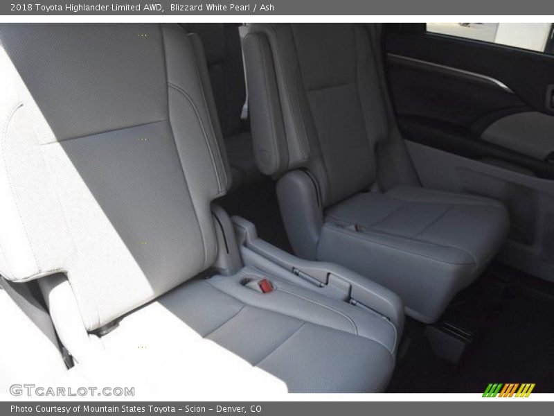 Blizzard White Pearl / Ash 2018 Toyota Highlander Limited AWD