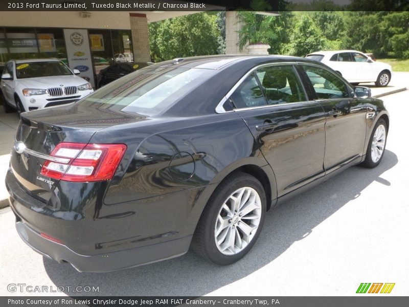 Tuxedo Black Metallic / Charcoal Black 2013 Ford Taurus Limited