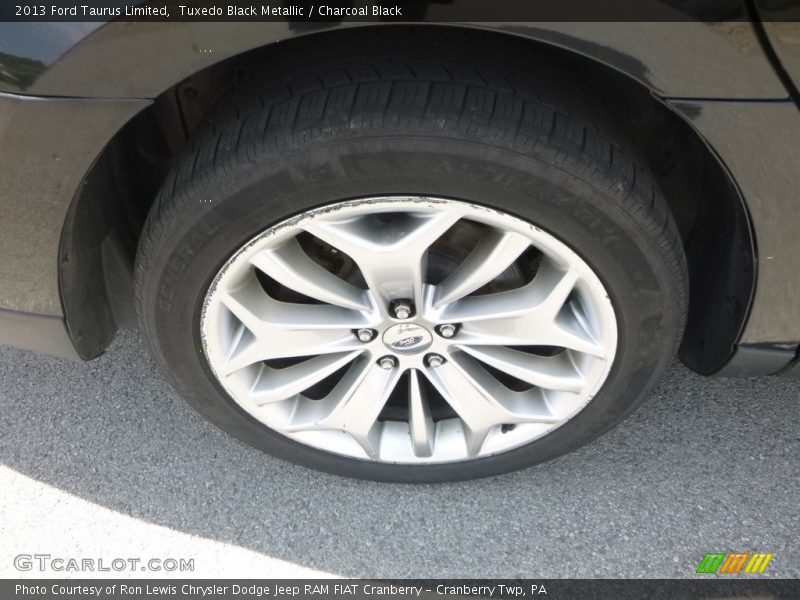 Tuxedo Black Metallic / Charcoal Black 2013 Ford Taurus Limited