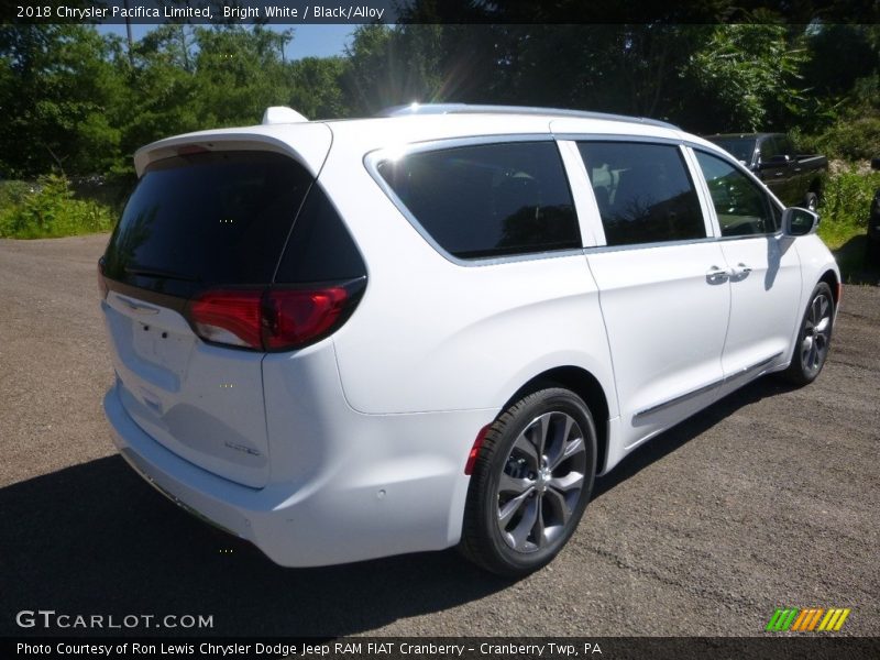 Bright White / Black/Alloy 2018 Chrysler Pacifica Limited