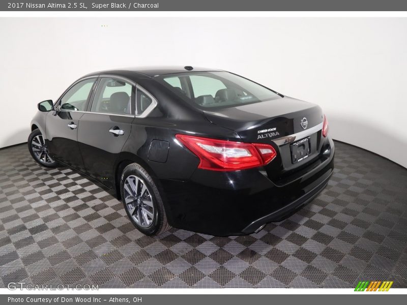 Super Black / Charcoal 2017 Nissan Altima 2.5 SL