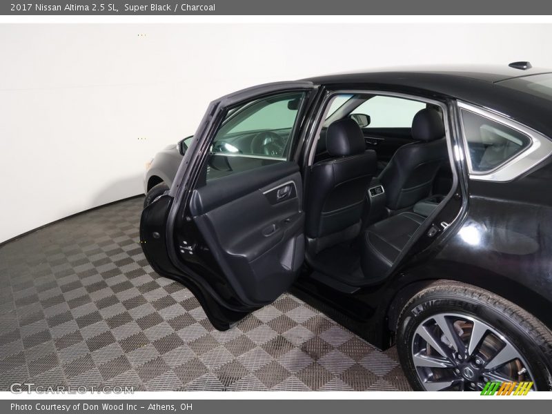 Super Black / Charcoal 2017 Nissan Altima 2.5 SL