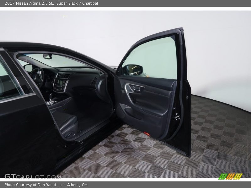 Super Black / Charcoal 2017 Nissan Altima 2.5 SL