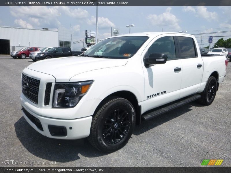 Front 3/4 View of 2018 Titan SV Crew Cab 4x4 Midnight Edition