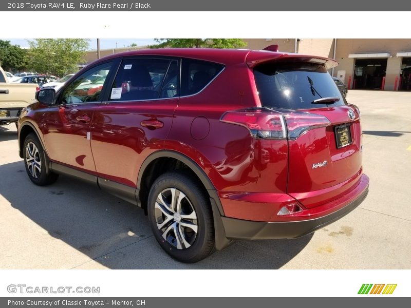 Ruby Flare Pearl / Black 2018 Toyota RAV4 LE