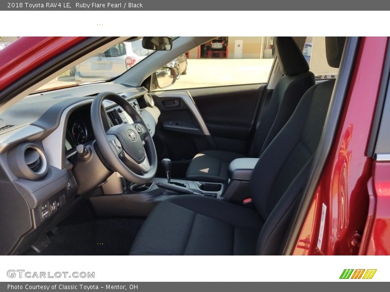 Ruby Flare Pearl / Black 2018 Toyota RAV4 LE