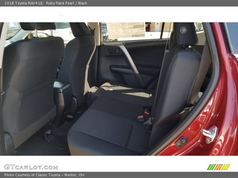 Ruby Flare Pearl / Black 2018 Toyota RAV4 LE