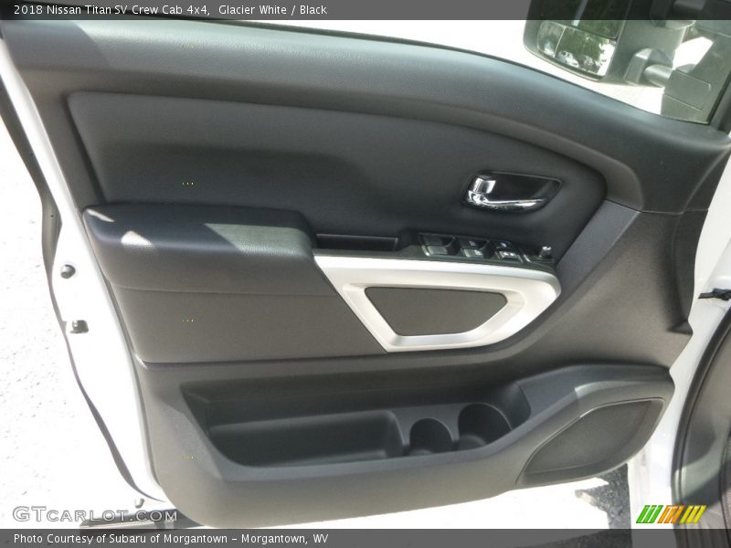 Glacier White / Black 2018 Nissan Titan SV Crew Cab 4x4