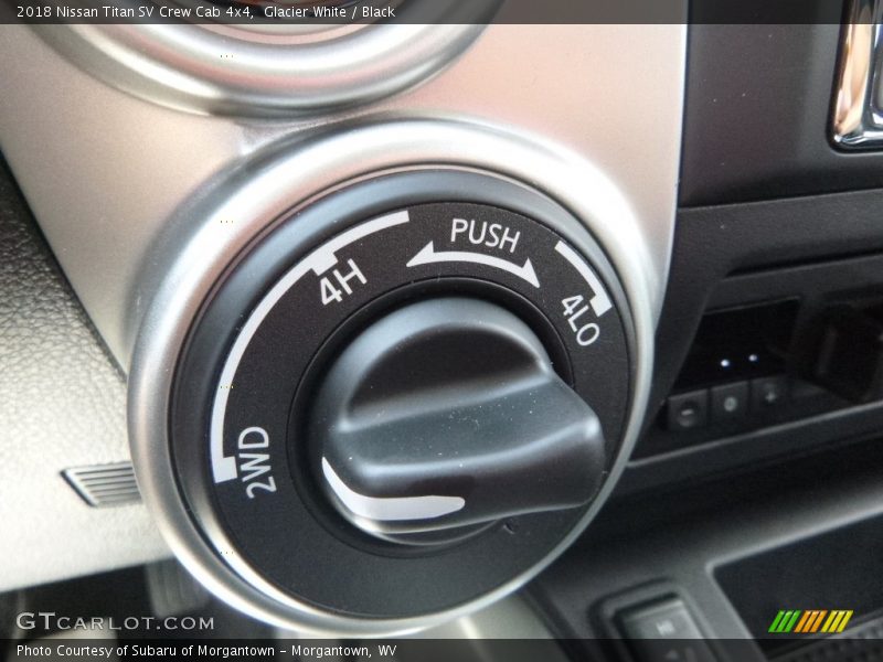 Glacier White / Black 2018 Nissan Titan SV Crew Cab 4x4
