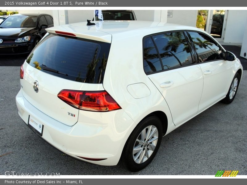 Pure White / Black 2015 Volkswagen Golf 4 Door 1.8T S