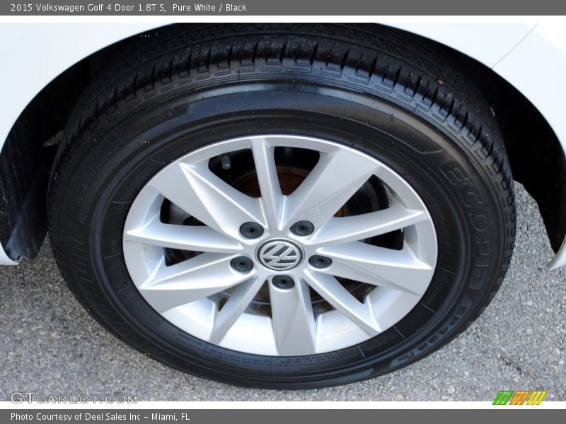 Pure White / Black 2015 Volkswagen Golf 4 Door 1.8T S