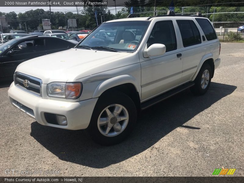 Cloud White / Parchment 2000 Nissan Pathfinder SE 4x4