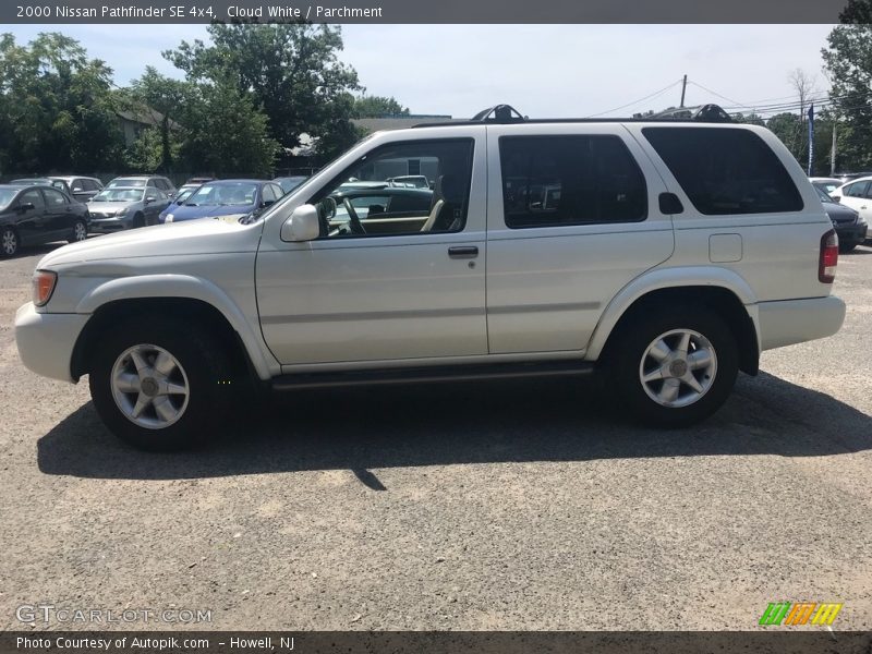 Cloud White / Parchment 2000 Nissan Pathfinder SE 4x4