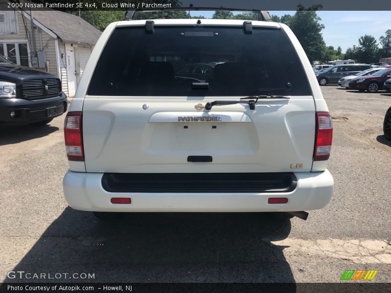 Cloud White / Parchment 2000 Nissan Pathfinder SE 4x4