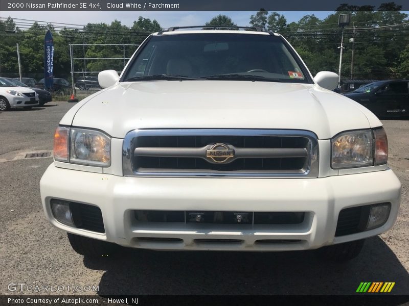 Cloud White / Parchment 2000 Nissan Pathfinder SE 4x4