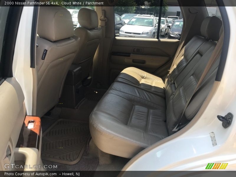 Cloud White / Parchment 2000 Nissan Pathfinder SE 4x4