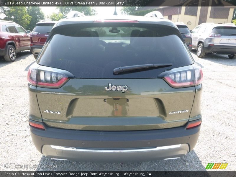 Olive Green Pearl / Black/Ski Grey 2019 Jeep Cherokee Limited 4x4