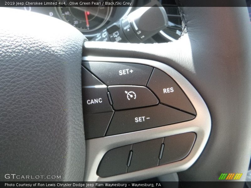 Olive Green Pearl / Black/Ski Grey 2019 Jeep Cherokee Limited 4x4