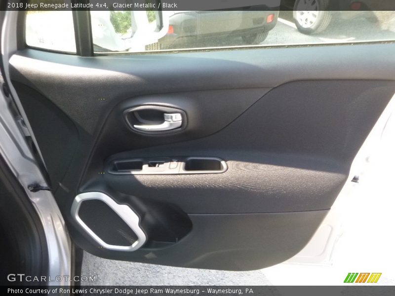 Glacier Metallic / Black 2018 Jeep Renegade Latitude 4x4