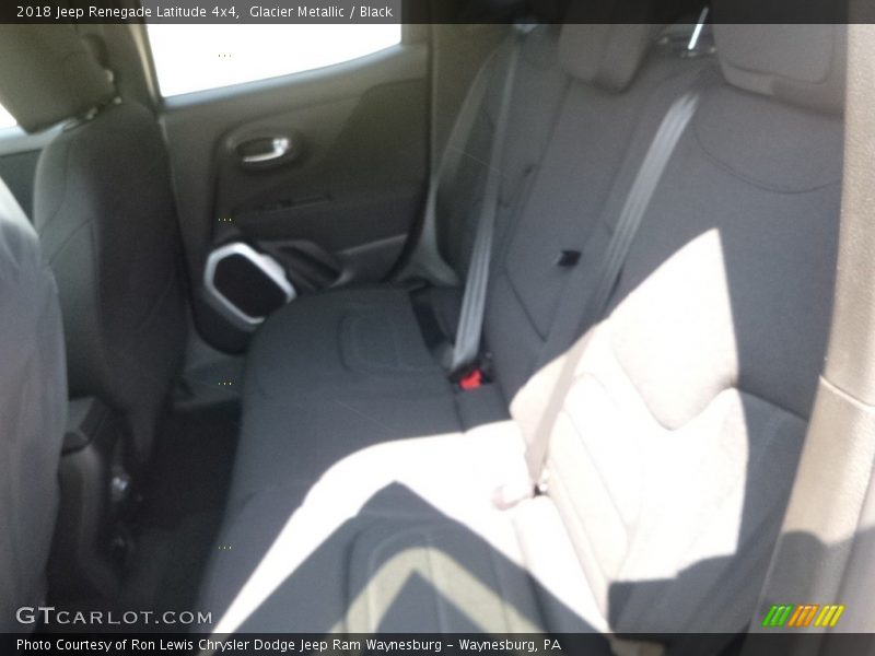 Glacier Metallic / Black 2018 Jeep Renegade Latitude 4x4