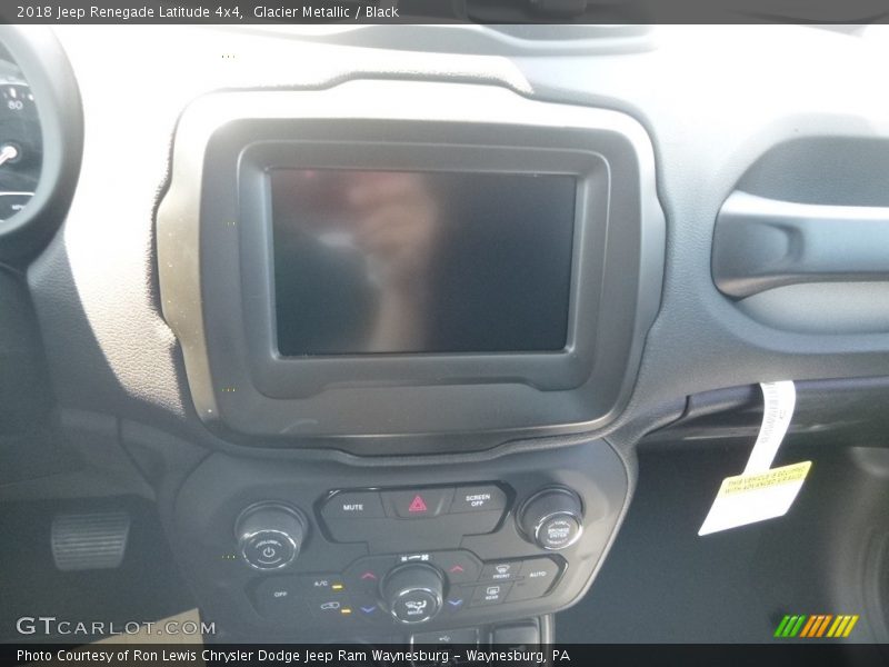 Glacier Metallic / Black 2018 Jeep Renegade Latitude 4x4