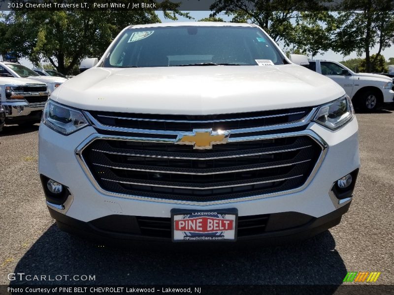 Pearl White / Jet Black 2019 Chevrolet Traverse LT