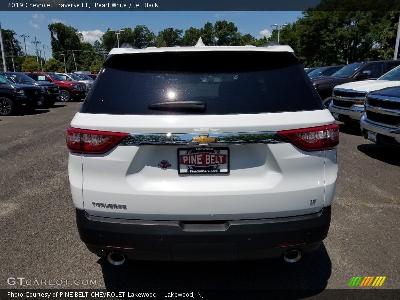Pearl White / Jet Black 2019 Chevrolet Traverse LT