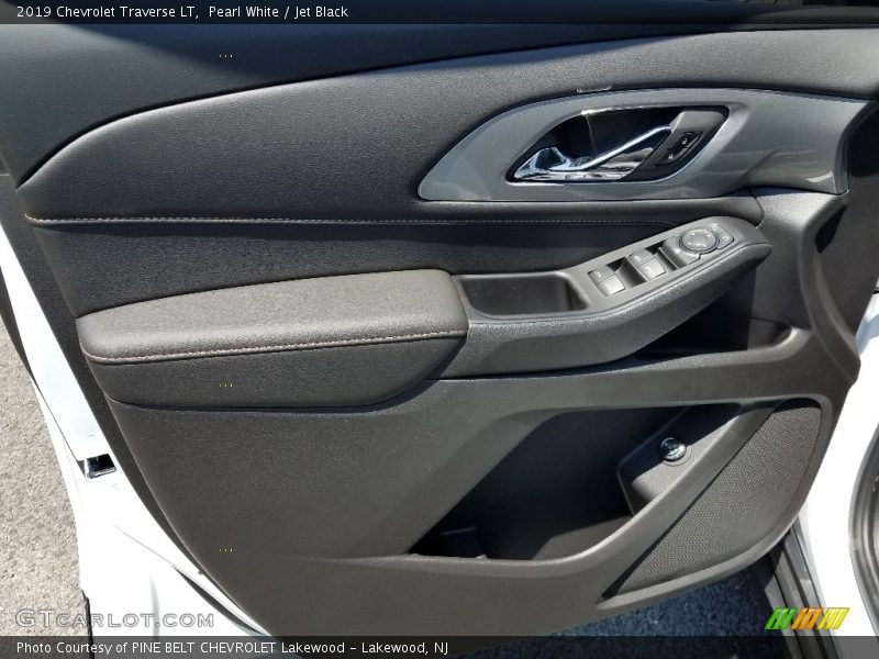Pearl White / Jet Black 2019 Chevrolet Traverse LT