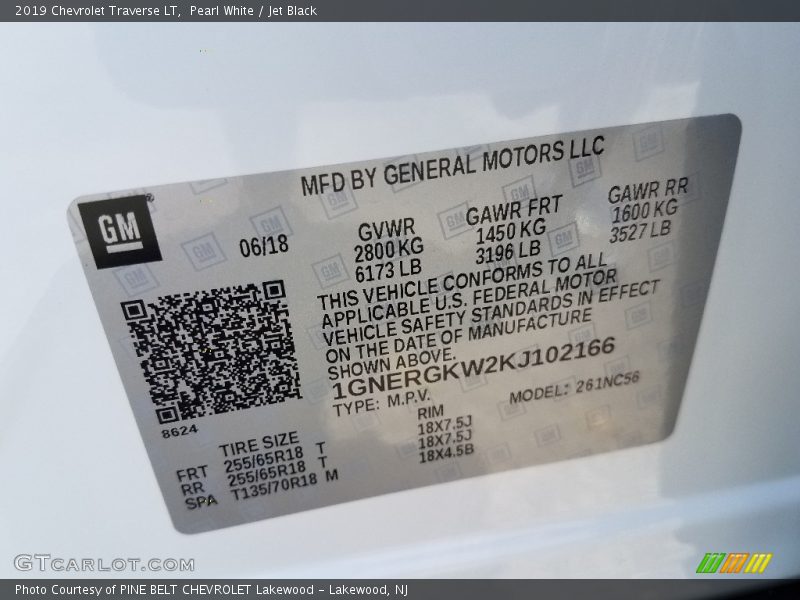 Pearl White / Jet Black 2019 Chevrolet Traverse LT