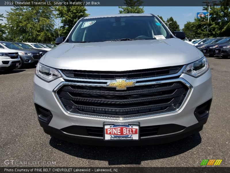 Silver Ice Metallic / Jet Black 2019 Chevrolet Traverse LS