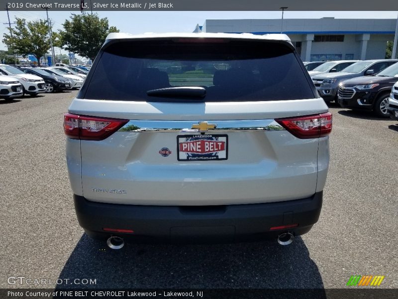 Silver Ice Metallic / Jet Black 2019 Chevrolet Traverse LS