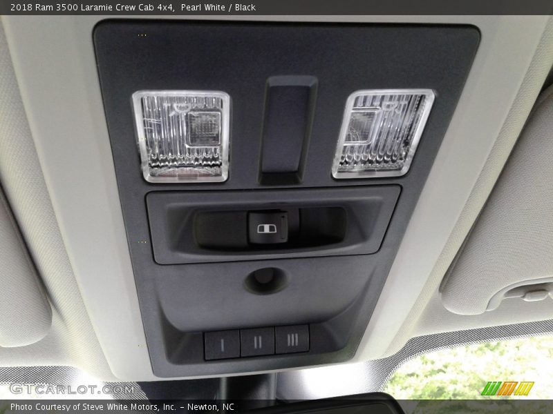 Pearl White / Black 2018 Ram 3500 Laramie Crew Cab 4x4
