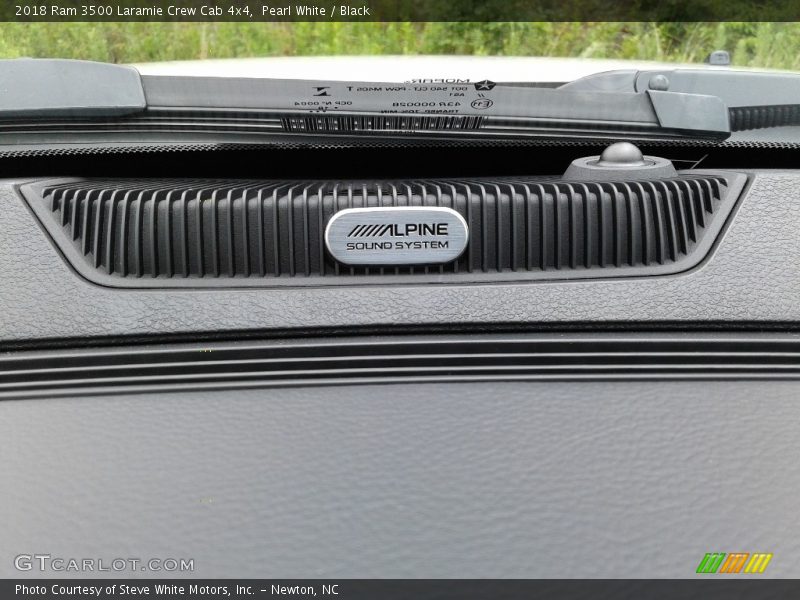 Pearl White / Black 2018 Ram 3500 Laramie Crew Cab 4x4