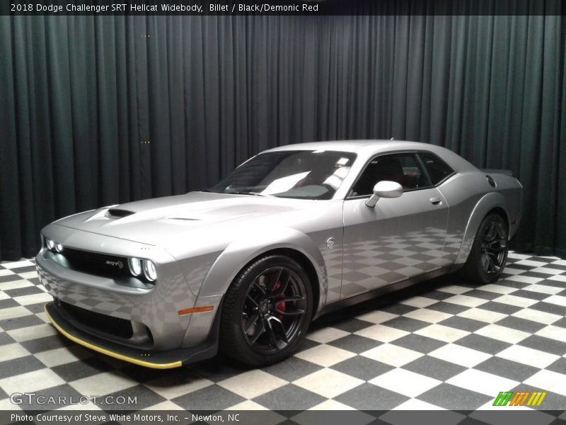 Front 3/4 View of 2018 Challenger SRT Hellcat Widebody