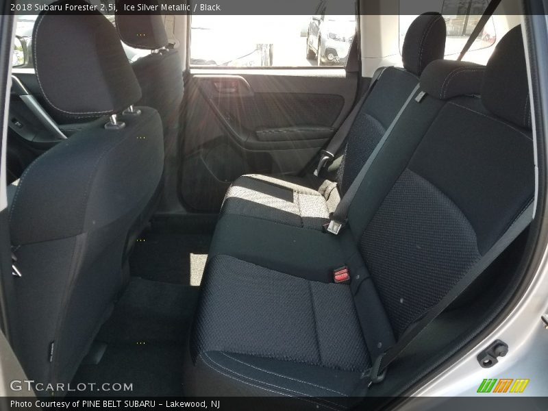 Ice Silver Metallic / Black 2018 Subaru Forester 2.5i