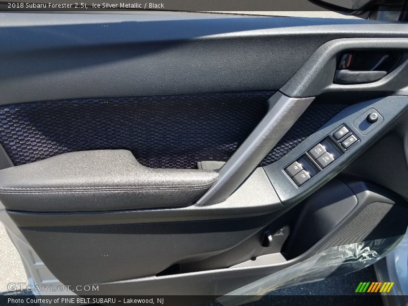 Ice Silver Metallic / Black 2018 Subaru Forester 2.5i