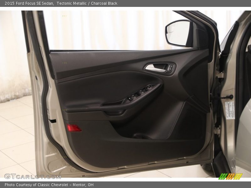 Tectonic Metallic / Charcoal Black 2015 Ford Focus SE Sedan