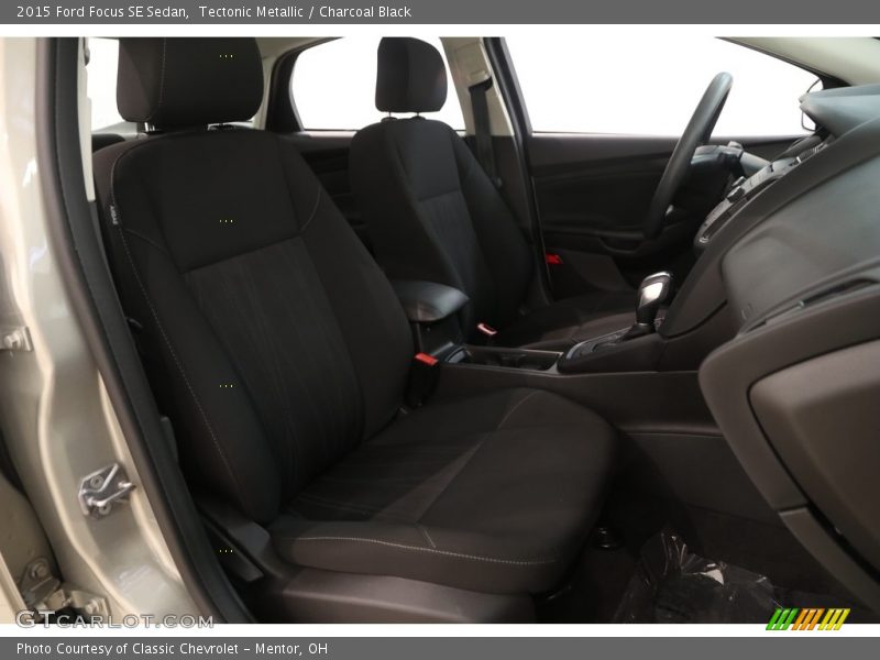 Tectonic Metallic / Charcoal Black 2015 Ford Focus SE Sedan