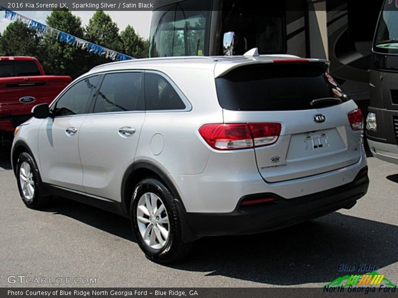Sparkling Silver / Satin Black 2016 Kia Sorento LX