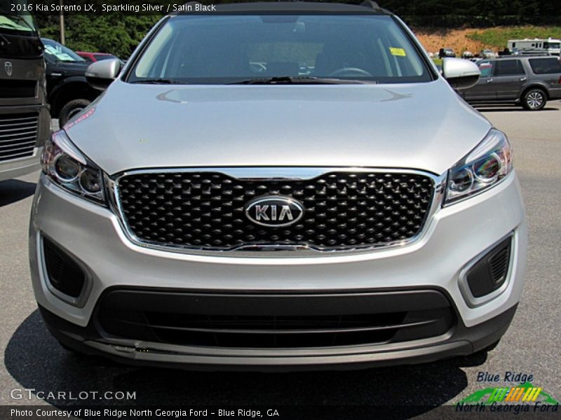 Sparkling Silver / Satin Black 2016 Kia Sorento LX